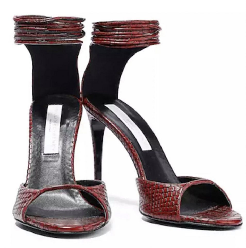 Stella McCartney Sandalen mit Schlangenprägung und Schnürung High-Heel-Pumps Verarbeitung mit Schlangenprägung Vegan – frei von Leder